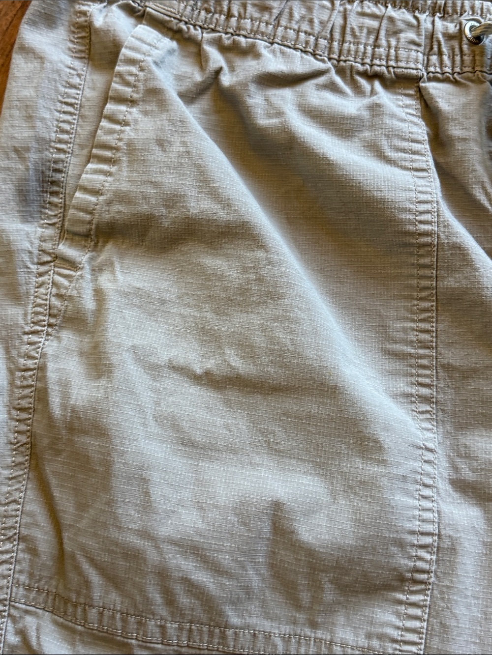 Vuori Womens Lightweight Drawstring pants  in Beige - Picture 7 of 8